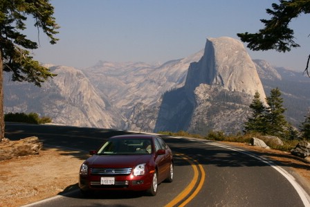 Idar i bil ved Glacier Point